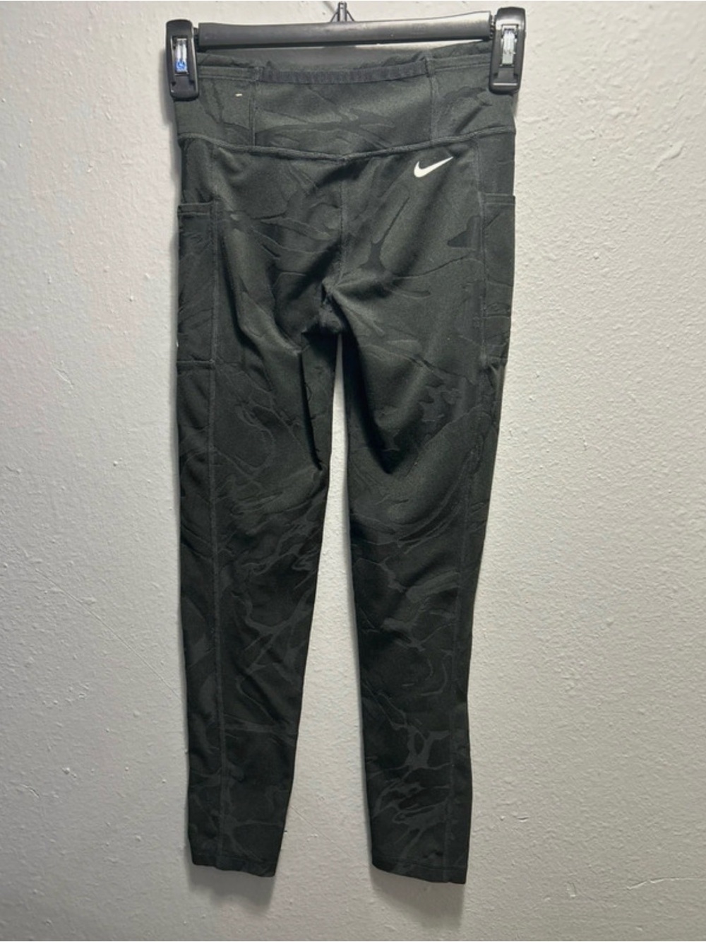 Nike Kids Black Patterned Athletic Leggings with Side Pockets